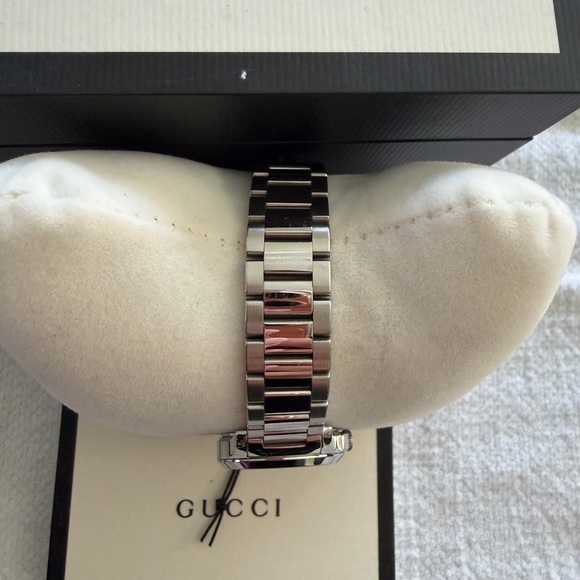 Gucci watch for sale with diamonds!!! main image 7